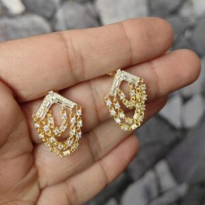 Beyaz Taşlı Sallantılı Gümüş Küpe - Gold Renk