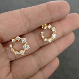 Beyaz Taşlı Oval Çivili Gümüş Küpe - Gold Renk