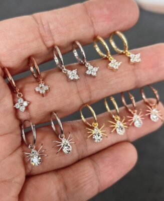 Sallantılı Gümüş Papatya Charm Küpe - Gold Renk